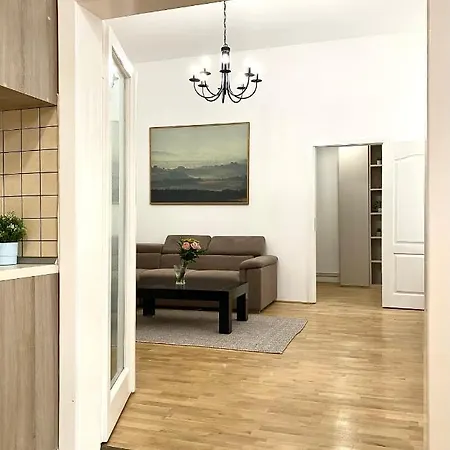 Republique Family شقة