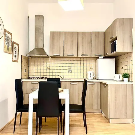 Republique Family Apartman *