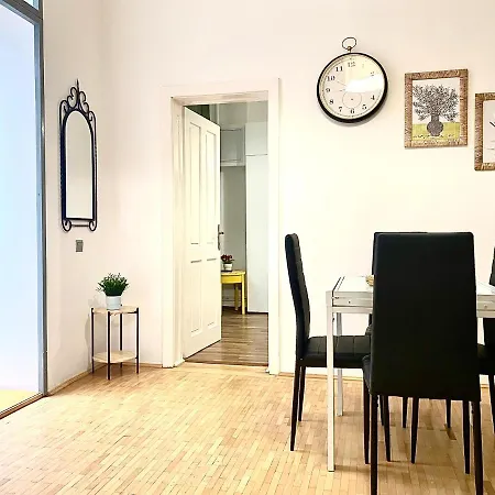 Republique Family Apartman *