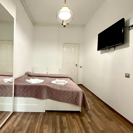 Republique Family Apartman Brassó